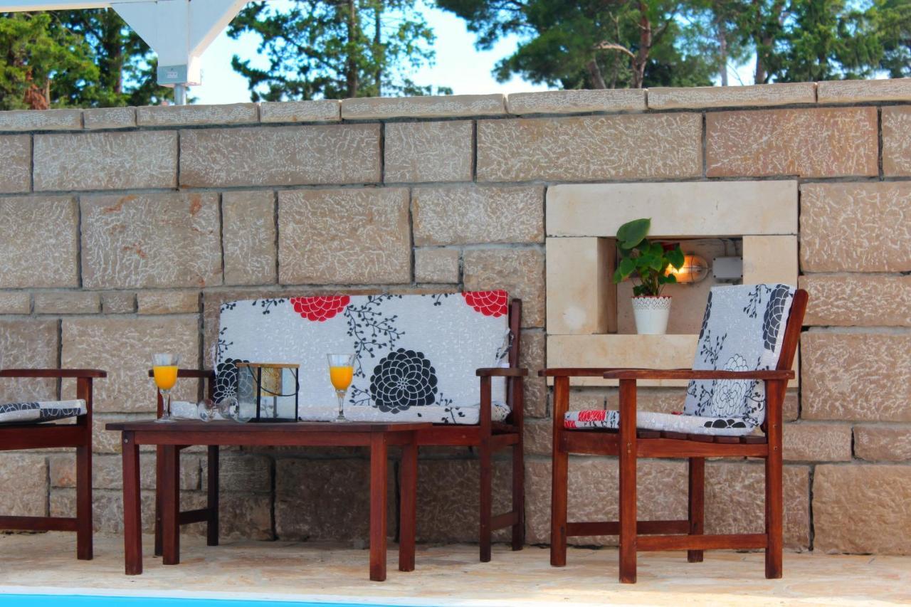 Bungalow Vice With Pool Pakoštane 外观 照片