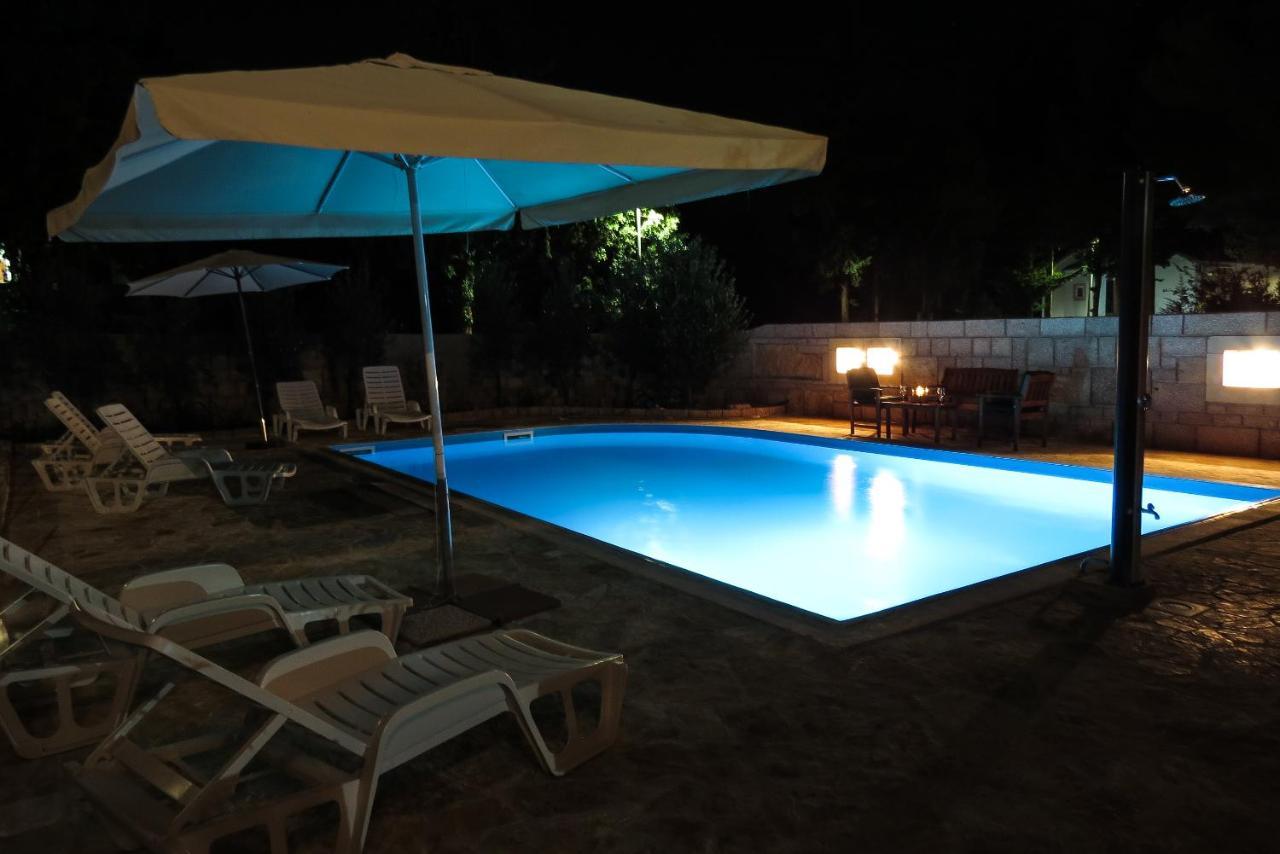 Bungalow Vice With Pool Pakoštane 外观 照片