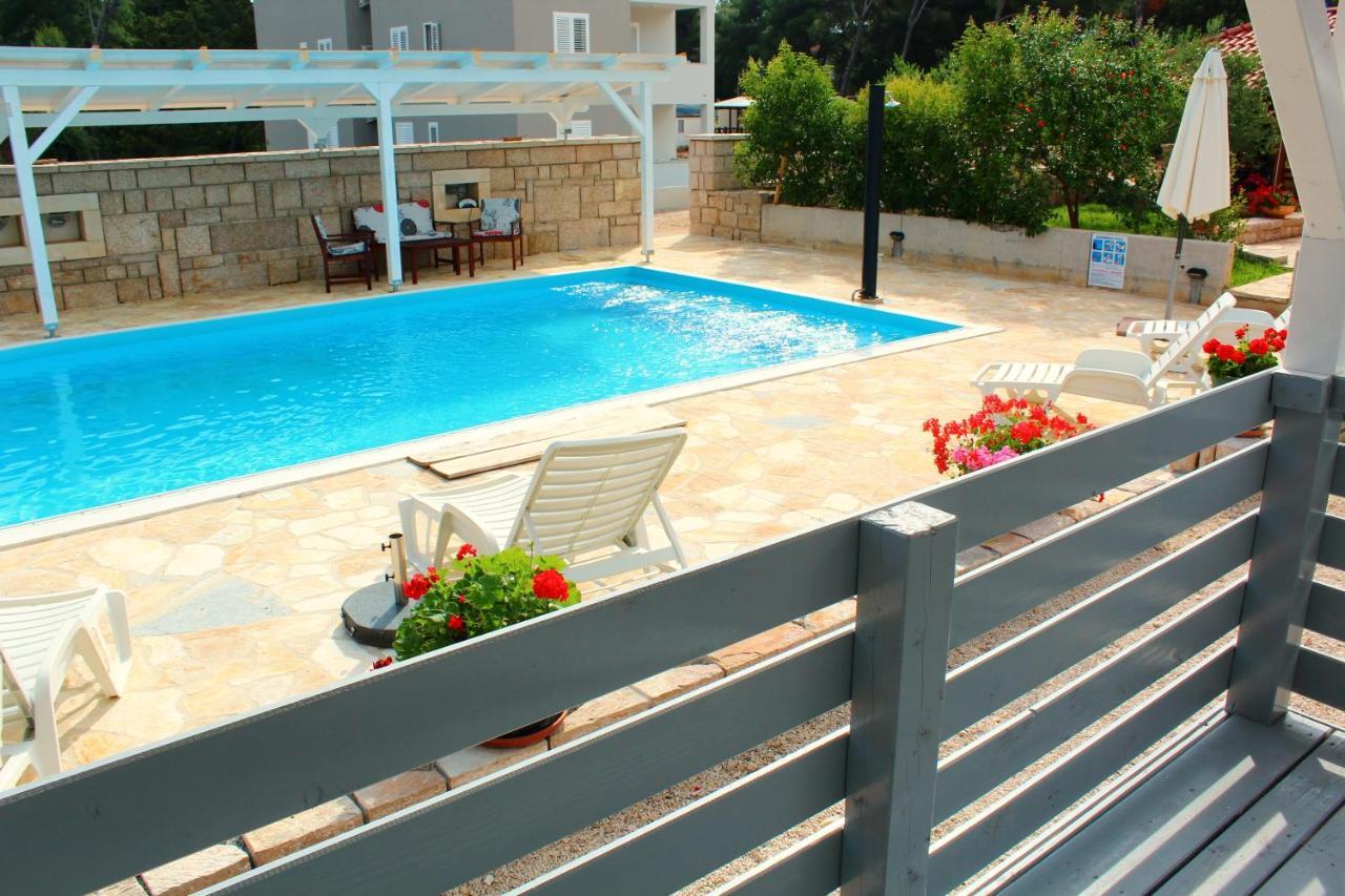 Bungalow Vice With Pool Pakoštane 外观 照片