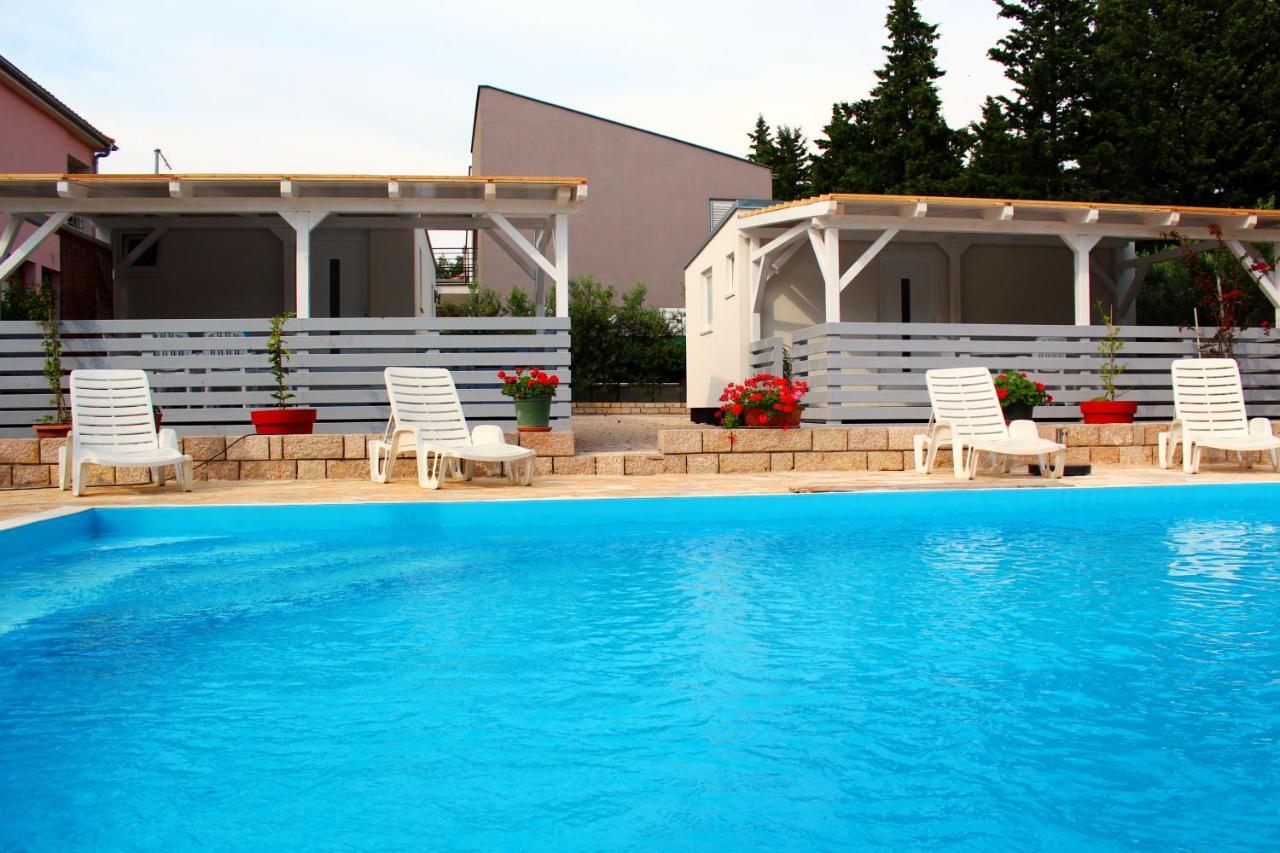 Bungalow Vice With Pool Pakoštane 外观 照片