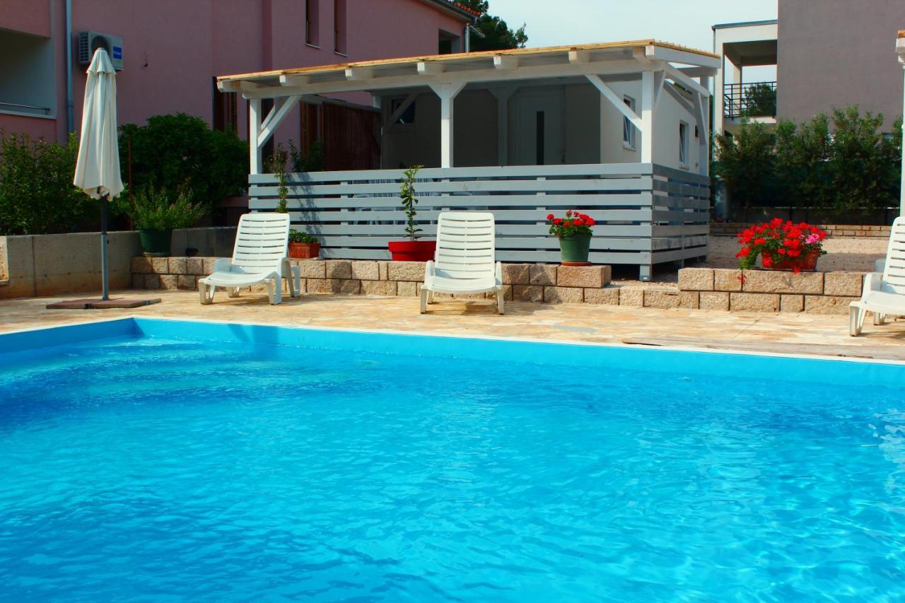 Bungalow Vice With Pool Pakoštane 外观 照片