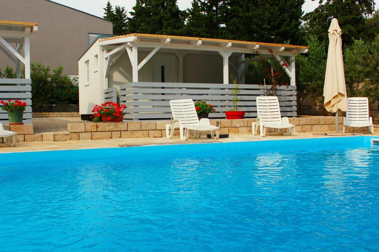 Bungalow Vice With Pool Pakoštane 外观 照片
