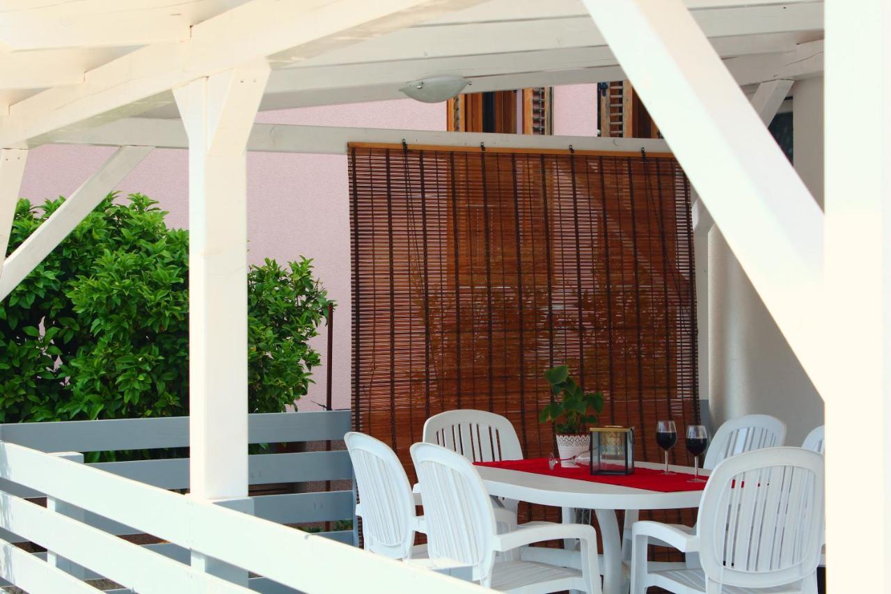 Bungalow Vice With Pool Pakoštane 外观 照片