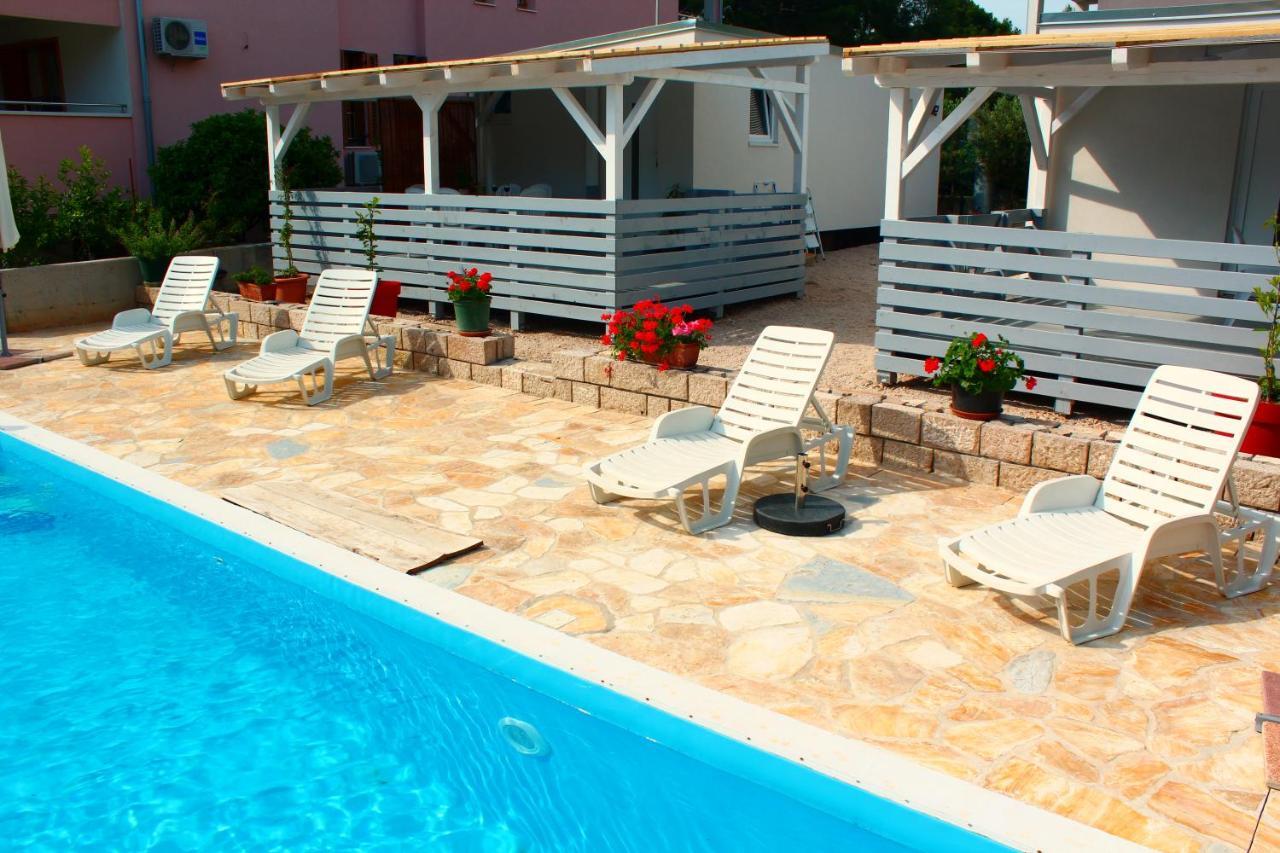 Bungalow Vice With Pool Pakoštane 外观 照片