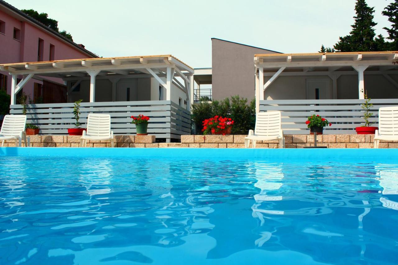 Bungalow Vice With Pool Pakoštane 外观 照片
