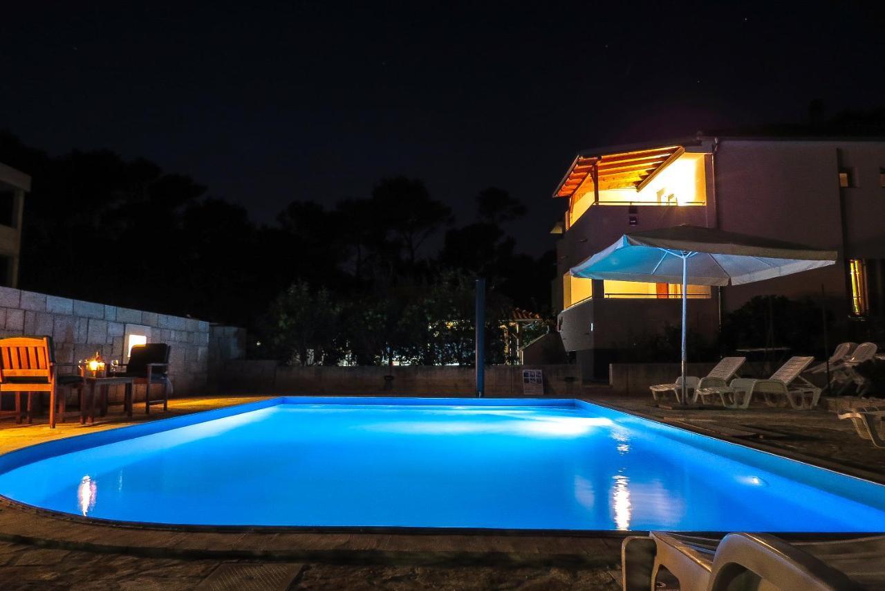Bungalow Vice With Pool Pakoštane 外观 照片