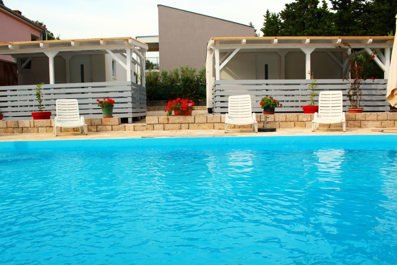 Bungalow Vice With Pool Pakoštane 外观 照片